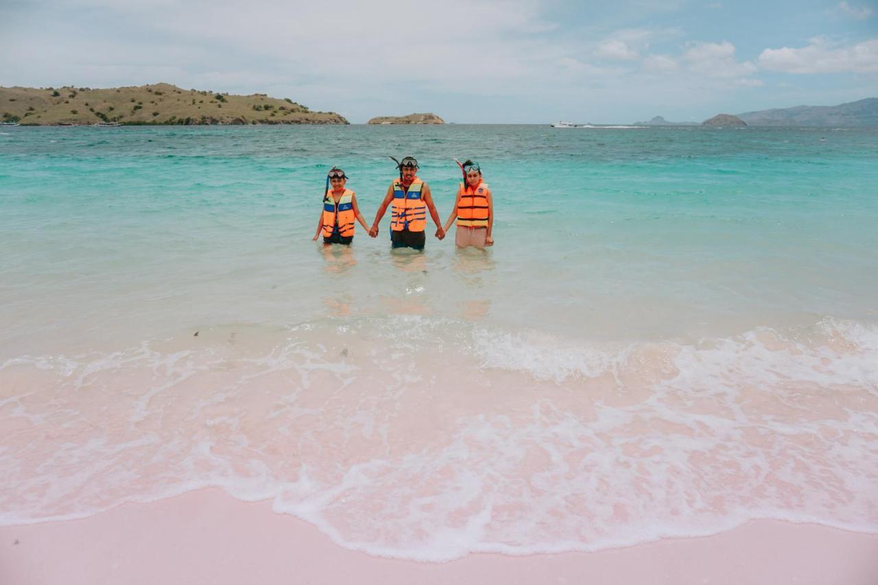 Komodoku One Love Homestay And Tour Labuan Bajo Exterior foto