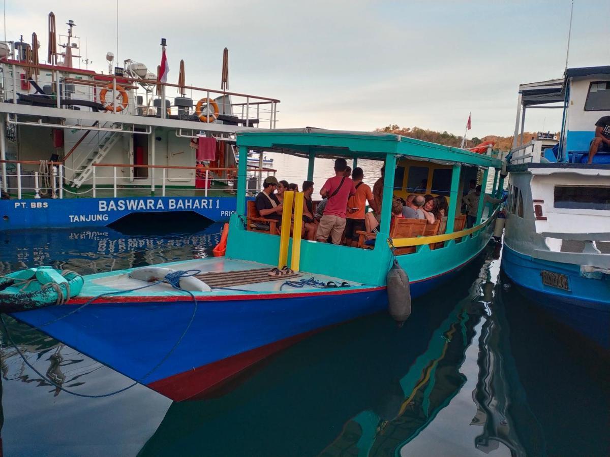 Komodoku One Love Homestay And Tour Labuan Bajo Exterior foto
