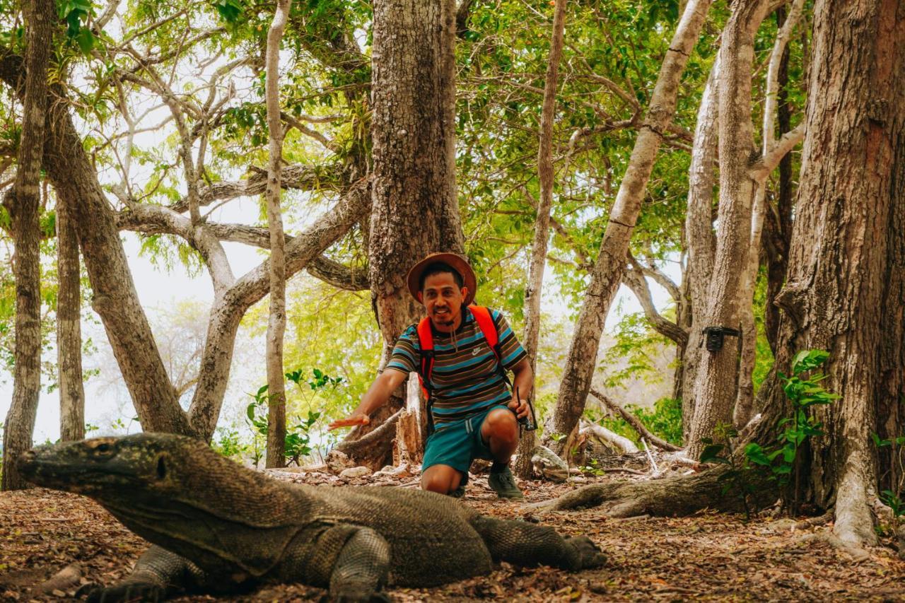 Komodoku One Love Homestay And Tour Labuan Bajo Exterior foto